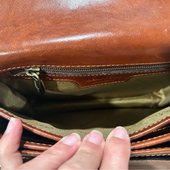 GIANNI CONTI Italy Leather Flap Over Saddle Crossbody With 4 Compartments - Picture 8 of 13